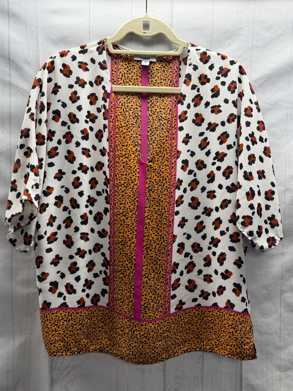 Evereve Allison Joy Reyna Multi Animal Print Short Sleeve V Neck Blouse Top